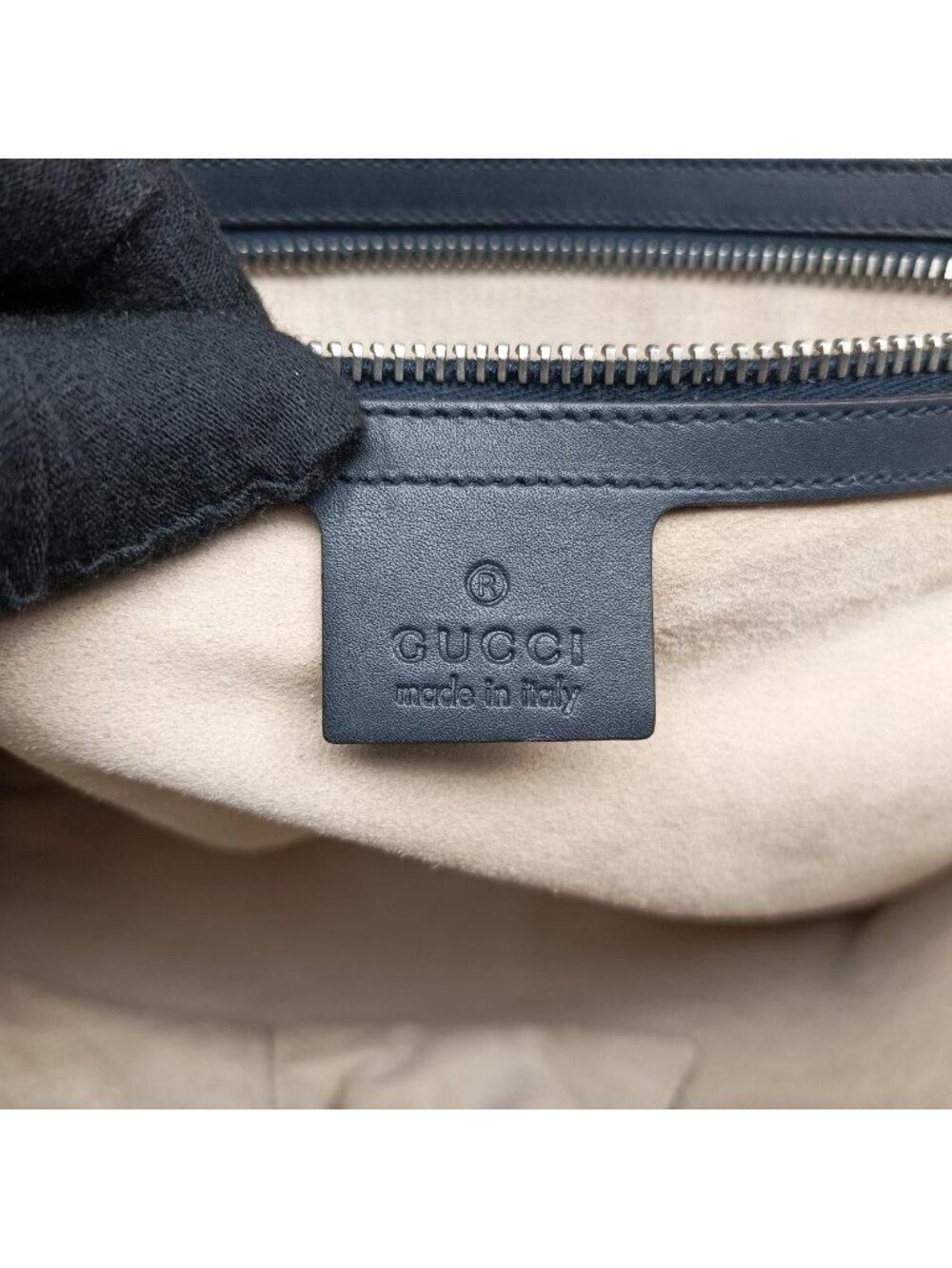 ★SOLD★ Gucci Messenger Black Leather - Picture 10 of 15